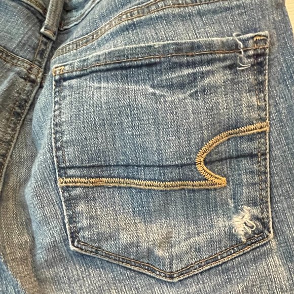 American Eagle Distressed Medium Wash Skinny Jeans - Picture 4 of 6